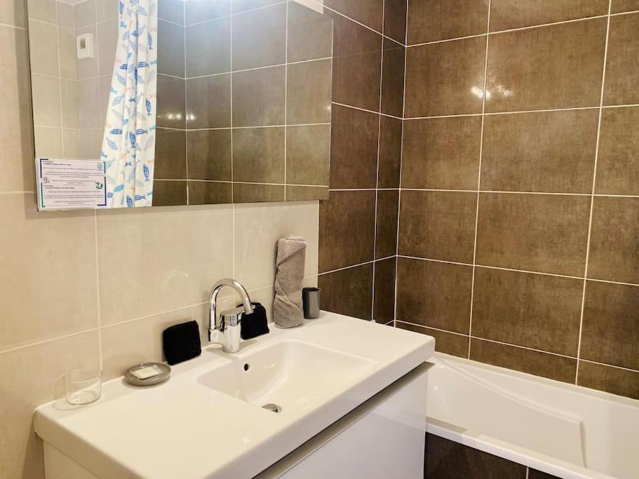 Sète "Loulou" T1 Moderne Et Lumineux, Centre Ville, Wifi, Parking מראה חיצוני תמונה
